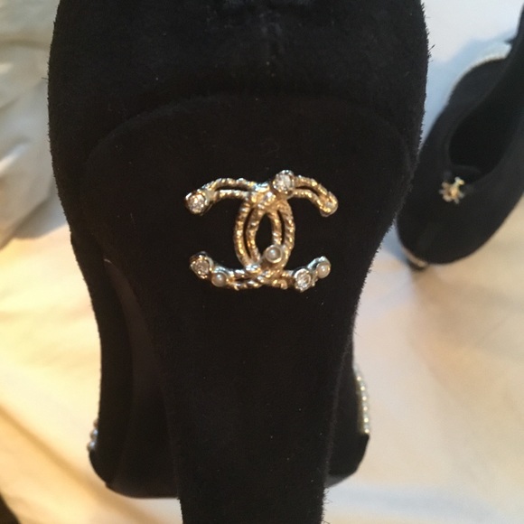 Stunning Chanel Bootie with Pearl Detail, Brand New - Picture 3 of 5